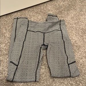 Lululemon size 4 speed up tight